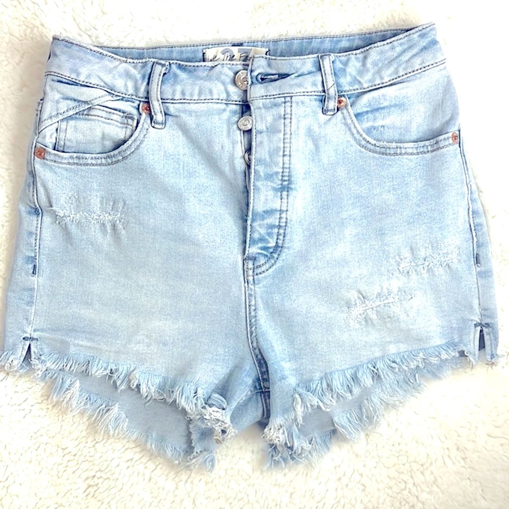 We The Free CRVY Vintage High Rise Light Wash Shorts Size 27 - Picture 2 of 15